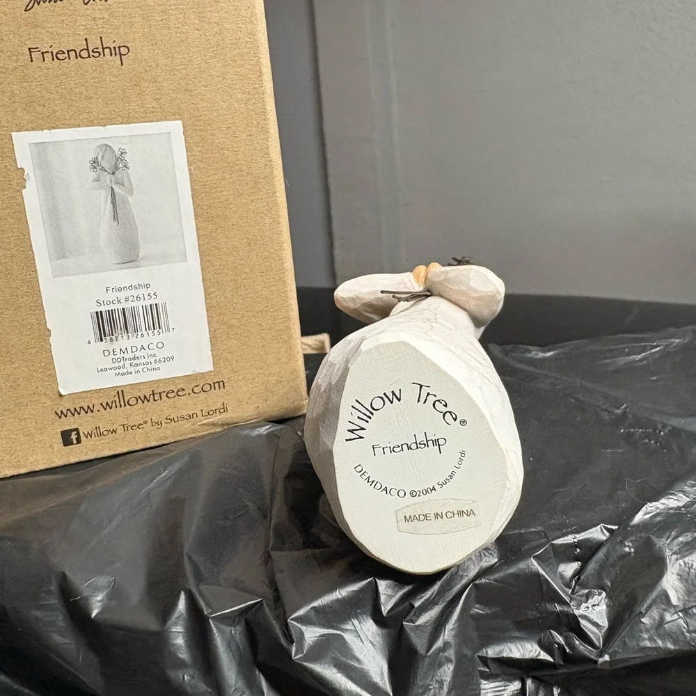 Willow Tree Friendship Figurine - Picture 6 of 6